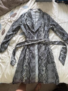 Snake-Print Satin Cover with Belt